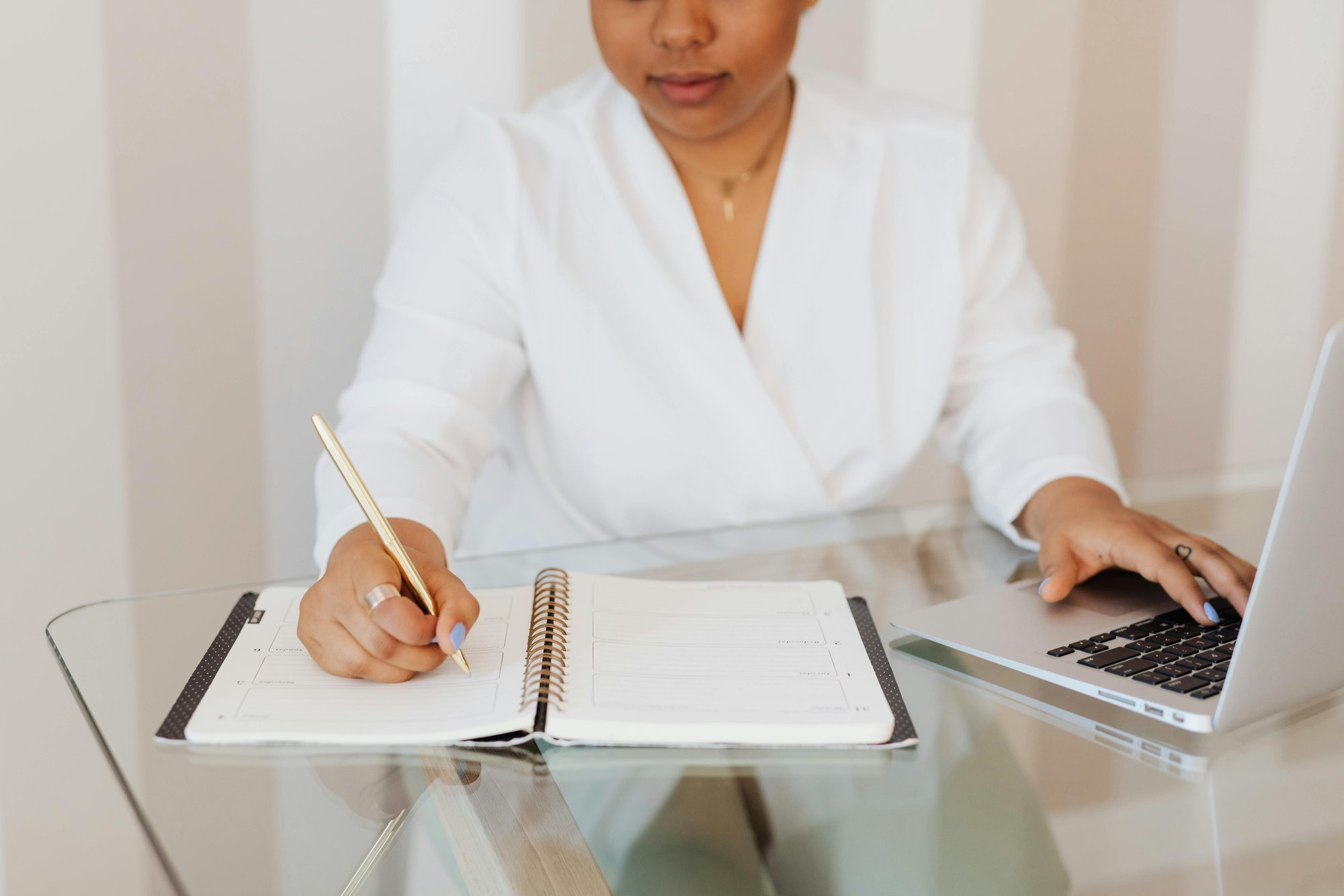 documentation-doctor-writing-notes